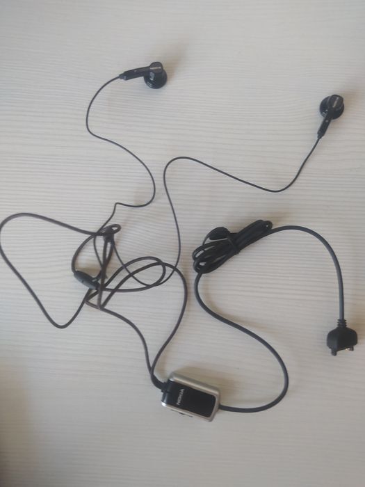 Продам наушники оригинал NOKIA