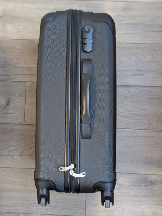 Delsey Urban - черен куфар