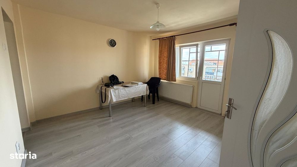 Apartament cu 3 camere decomandate, complet renovat,ultracentral Carei