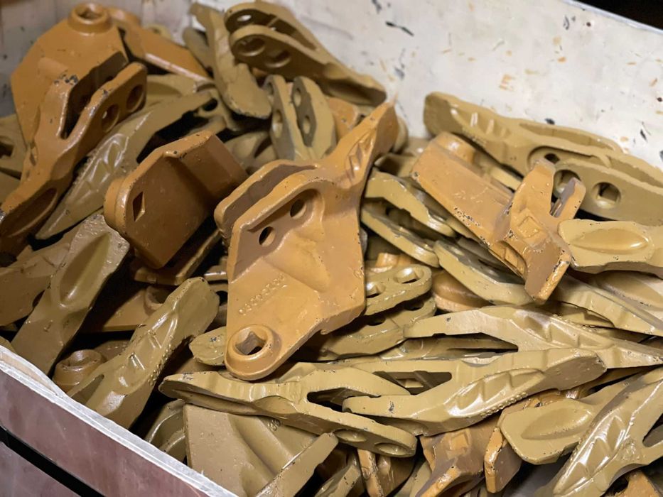 Dinti de cupa buldoexcavatoare Komatsu laterali