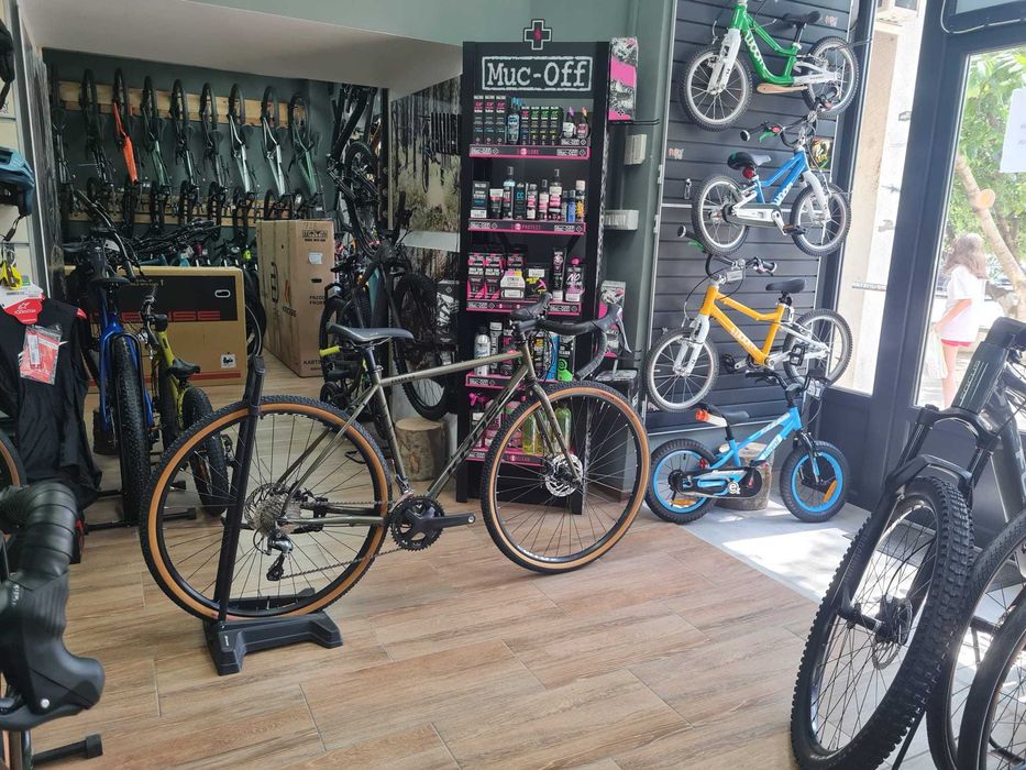 Bicicleta Kross Esker 4.0 M 28 M in stoc la Est Bike Funky Sports