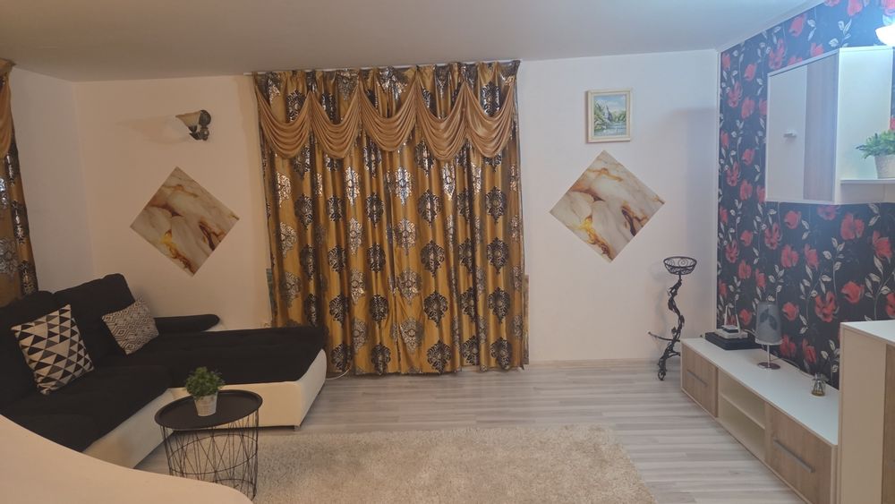 Dau spre vazare doua cabane complet mobilate și utilate