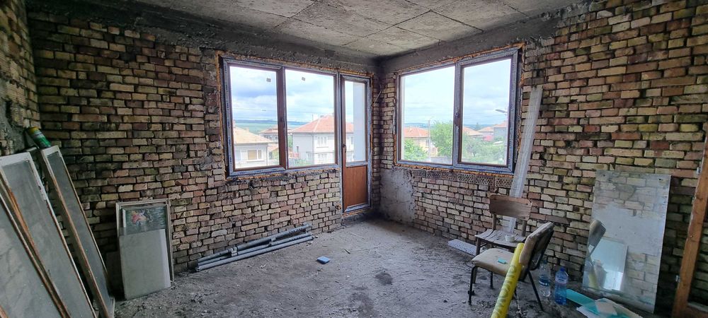 1785-Продава се триетажна тухлена на плоча къща в Гецово!