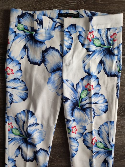 Pantaloni florali Zara woman, marimea xs
