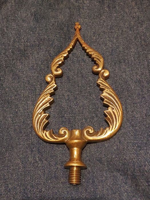 Emblema ornament din cupru pentru vârf