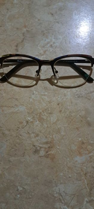 Очила с фотосоларни стъкла +0.75 междузенично разстояние 66