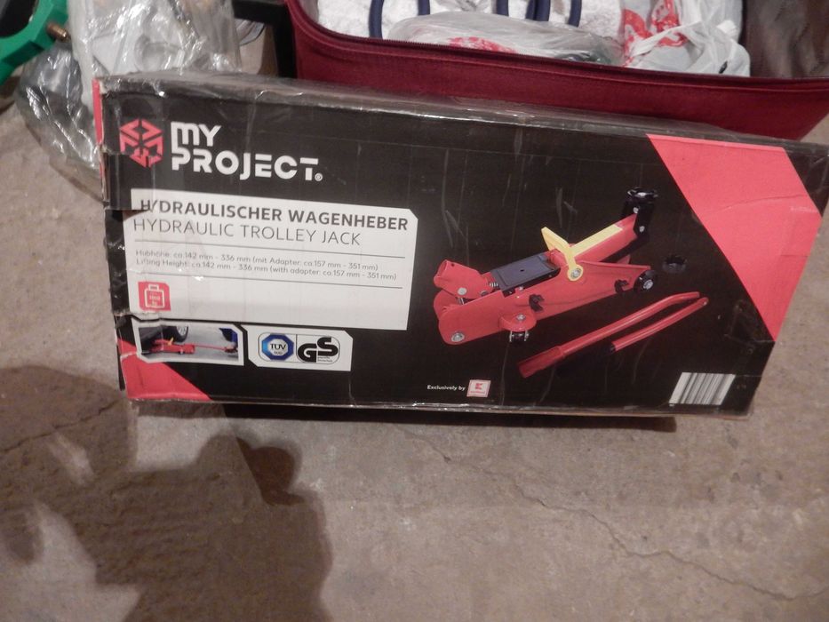 Продавам набор от инструменти за автомеханик