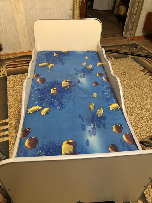 Кровать детская с матрацем