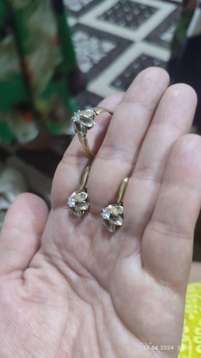 Altin komplekt satiladi