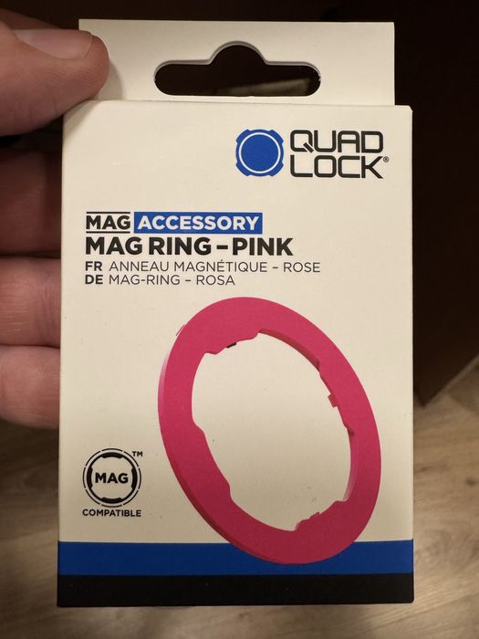 Продавам Quad Lock - калъф iPhone 15 PRO, и два вида стойки за кола