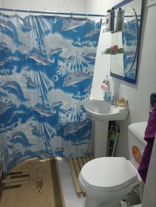 Катеж сотилади 2 сотикли.