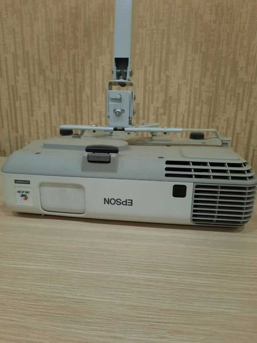 Продаётся проектор Epson! Состояния отличная!