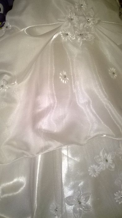 Много пищна шаферска рокля