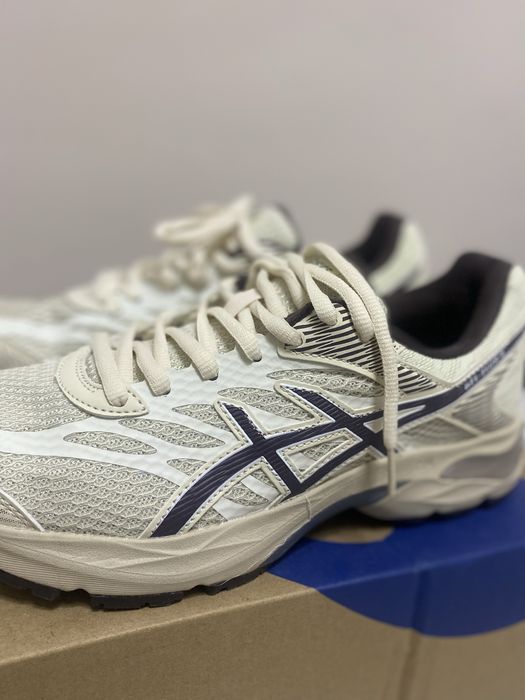Продам кроссовки asics