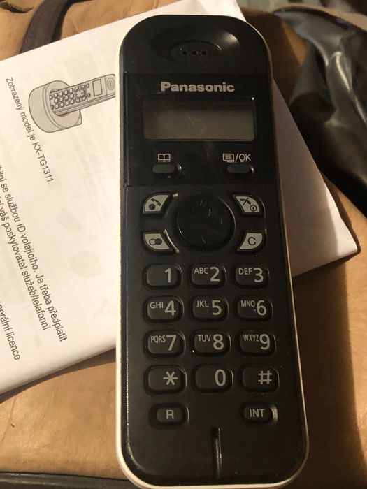 Продавам стационарен радиотелефон Panasonik и друг карта на Виваком