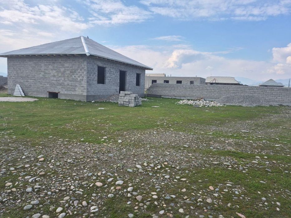 Yer maydoni 15 sotix, 80 m² vaqtinchalik bino bilan