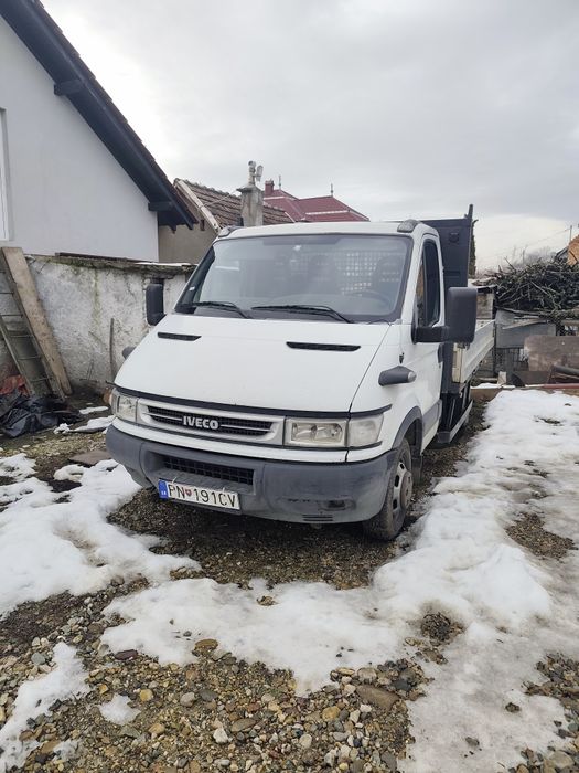 Vând Iveco deily carosat 2005