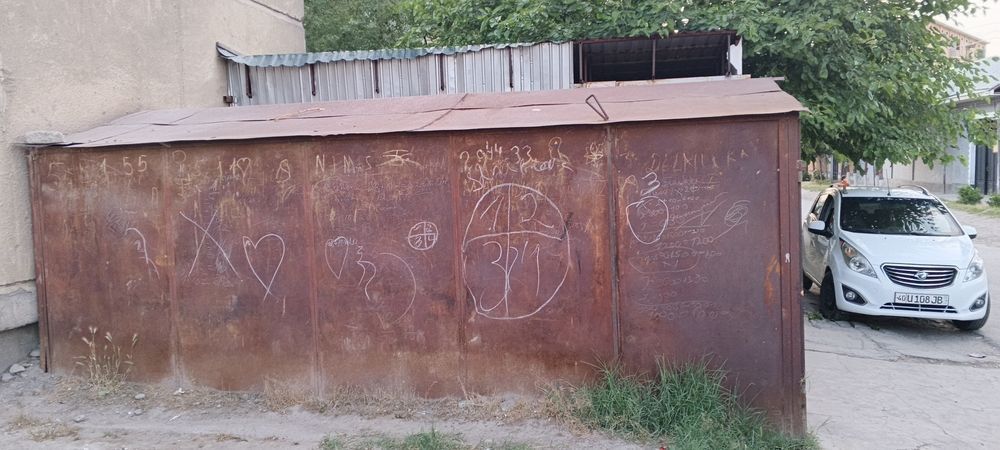 Garaj sotiladi  malumot uchun tel
