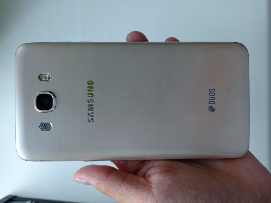 Samsung j7 телефон