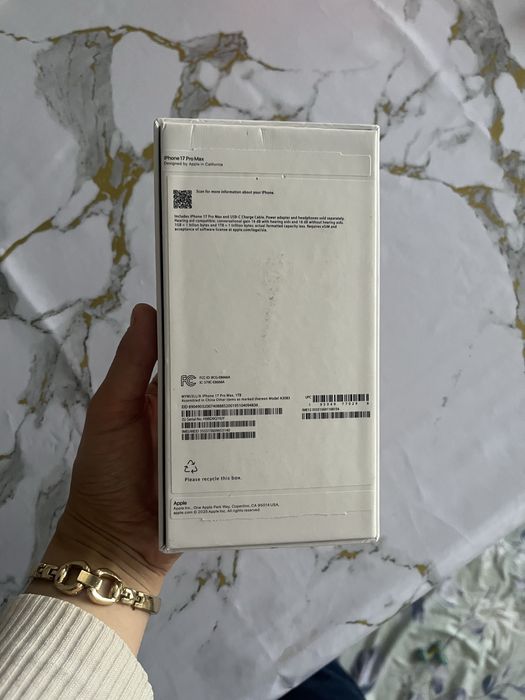 Продаю Айфон 17, 1 терабайт