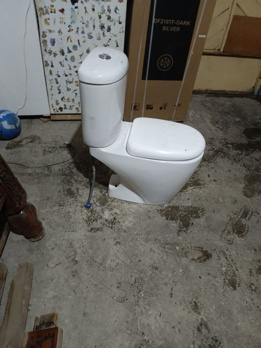 Унитаз янгидек кам ишлаган тоза ишга таййор