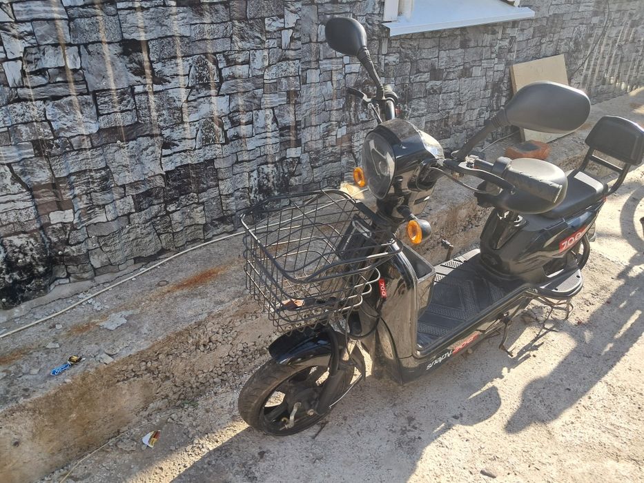 Продам б/у элеткро скутер snapy700