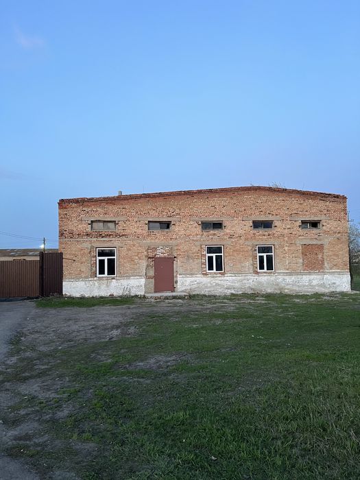 Продам здание с территорией