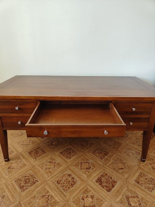 Продам письменный стол из массива дерева