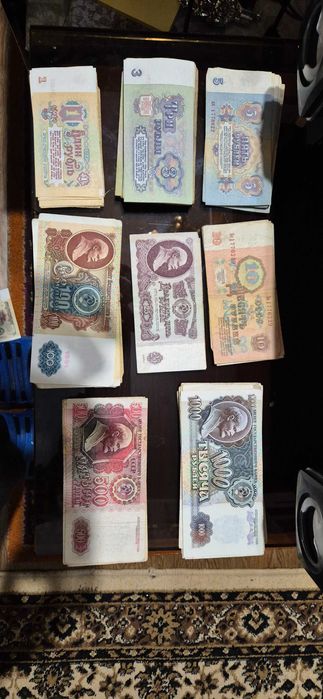 Продаются монеты и купюры советского периода и начала 90-х годов.