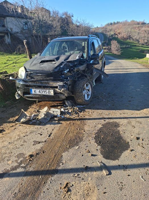 Тойота рав4 на части или цяла