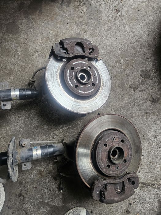 Fuzeta stanga dreapta cu disc și etrier Renault megan 2 1.5 E4