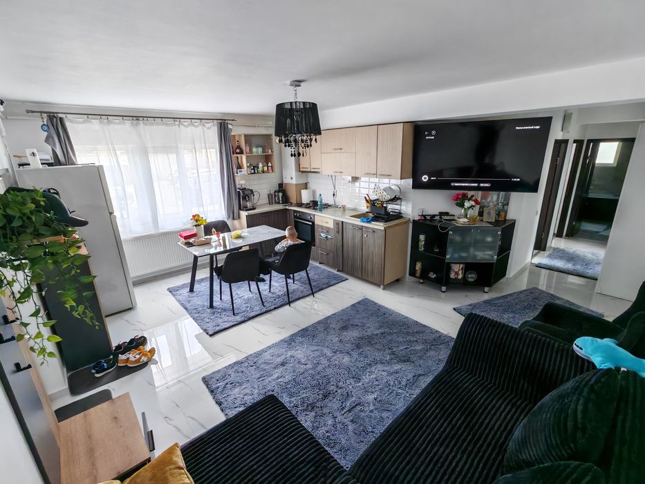 Apartament cu 3 camere de vanzare