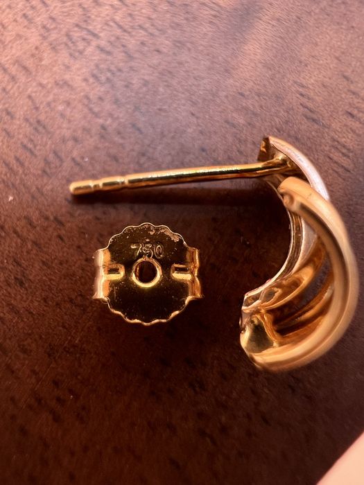 Продам золотые Серьги - Гвоздики.