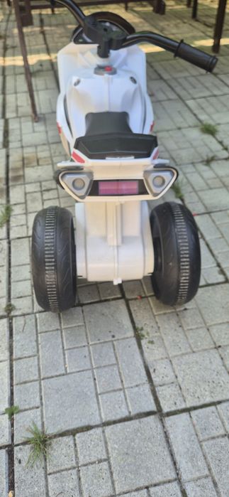 Motocicleta pt copii  cu trei roți
