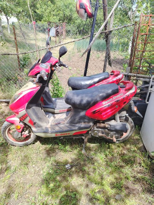 Vând două scutere 50cc