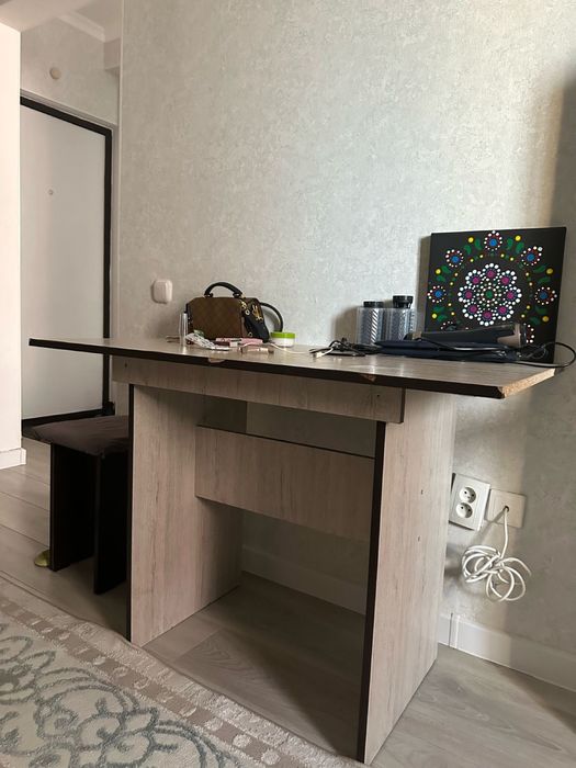 Стол квадратный кухонный