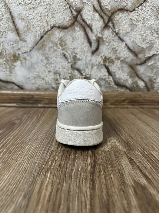 Обувки Adidas бели