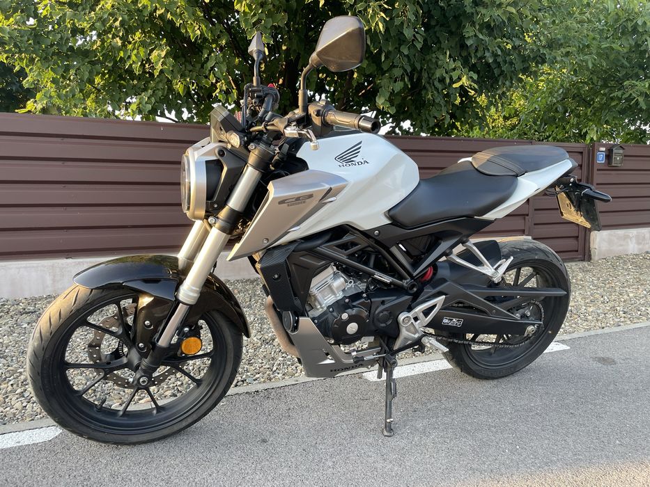 Motocicleta Honda CB125R A1 LeoVince