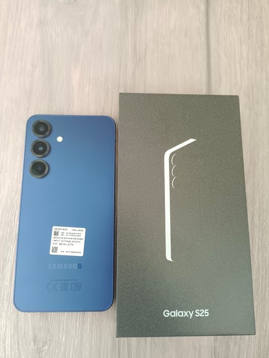 Срочно продам самсунг S25 на 12/256