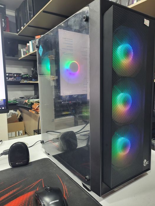 Kompyuter to‘liq komplekt barcha turdagi ishlar uchun.