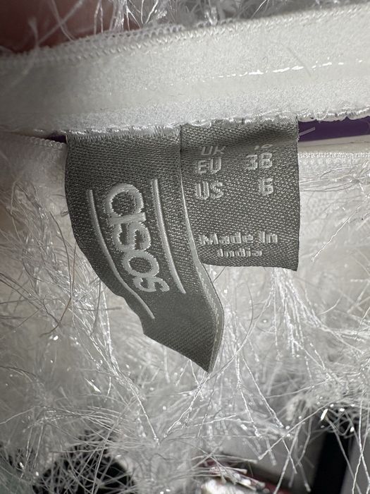Официална рокля за повод ASOS. Роклята е без презрамки. EU-38(пасва идеално за С/М.)
