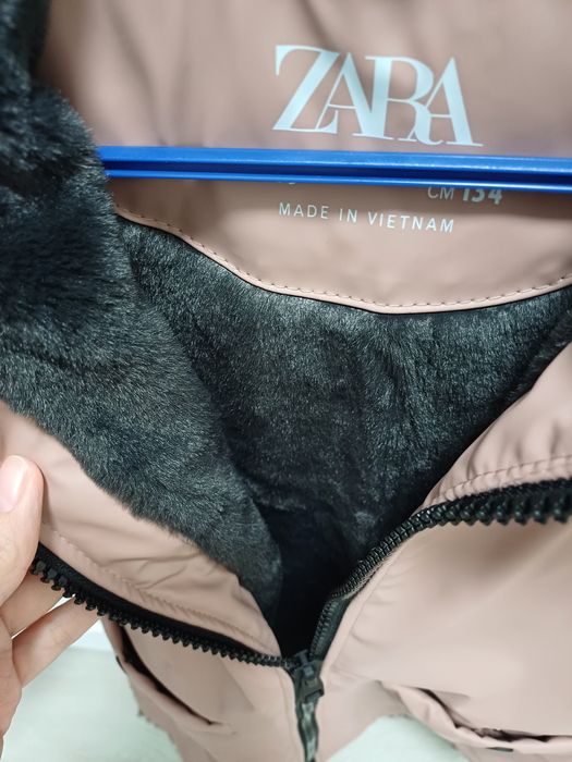 Продам демисезонную куртку Zara на девочку