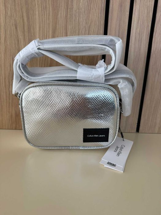 нова дамска чанта Calvin Klein