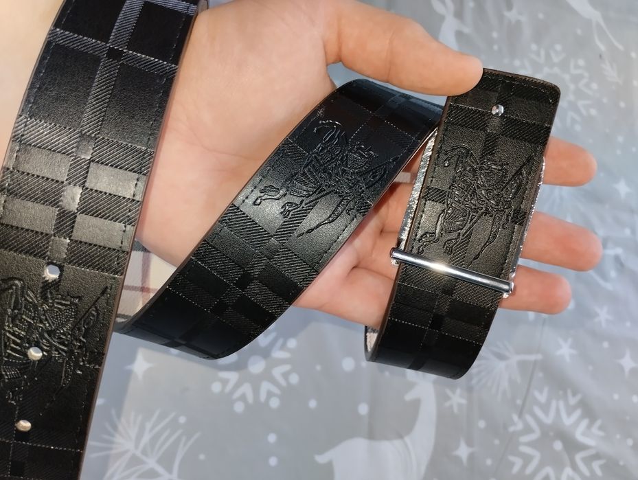 Curea Burberry Nouă