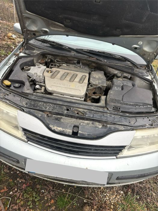 Vand /dezmembrez renault laguna 2002