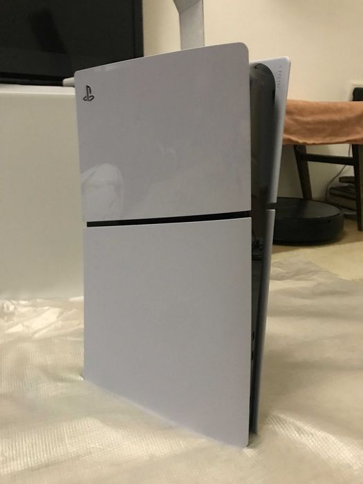 PS5 конзола + контролер | Отлично състояние | Видео при интерес