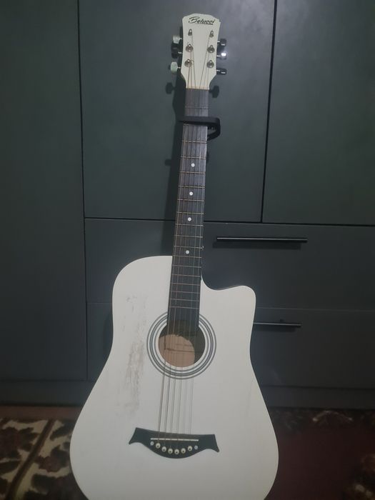 Gitara sotiladi arzon narxda