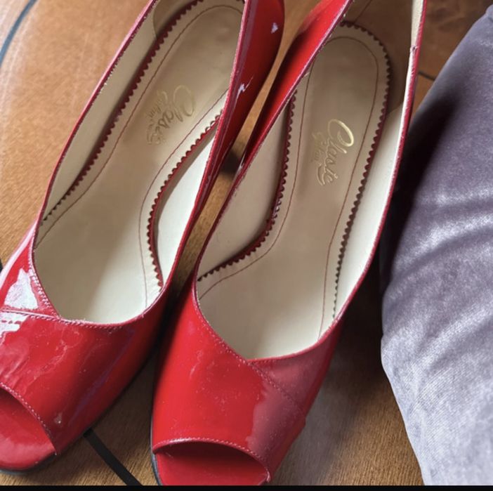 Pantofi deschiși în față