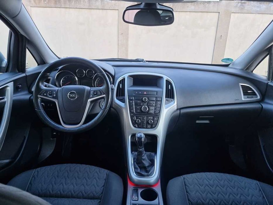 Opel Astra J 1,4 benzina 140 cai model 2014