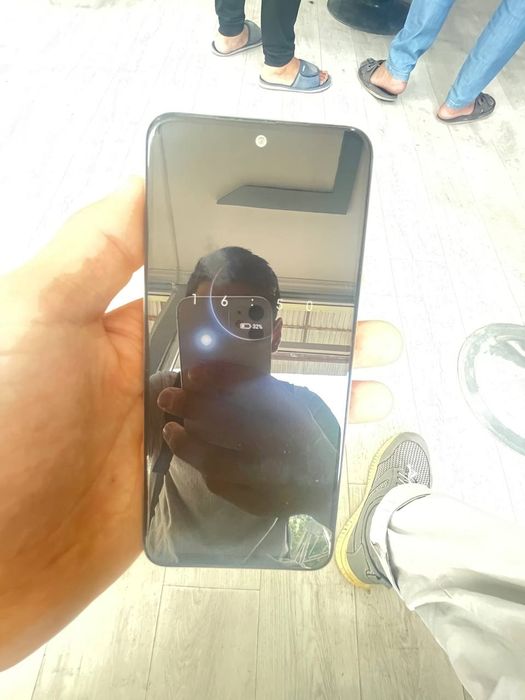 Holati yaxshi madel redmi 12S